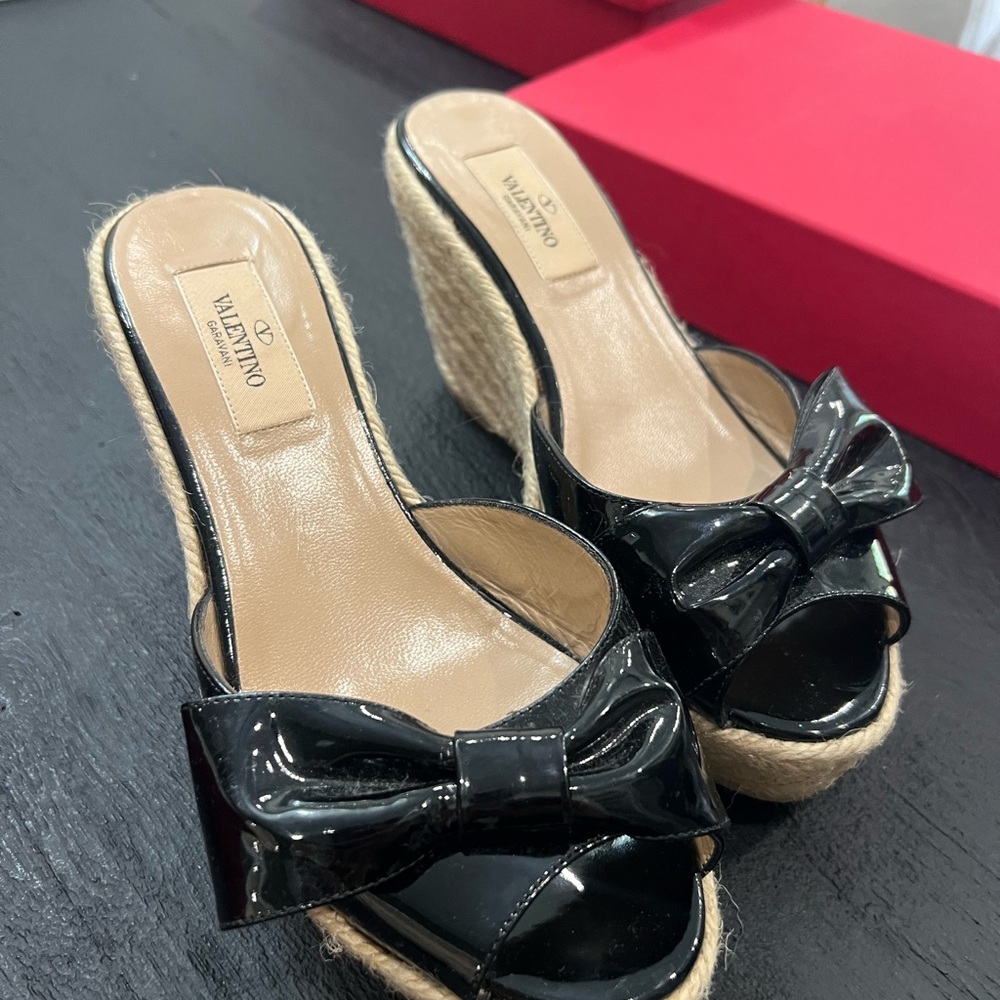 Lightly worn Valentino sandals heels
